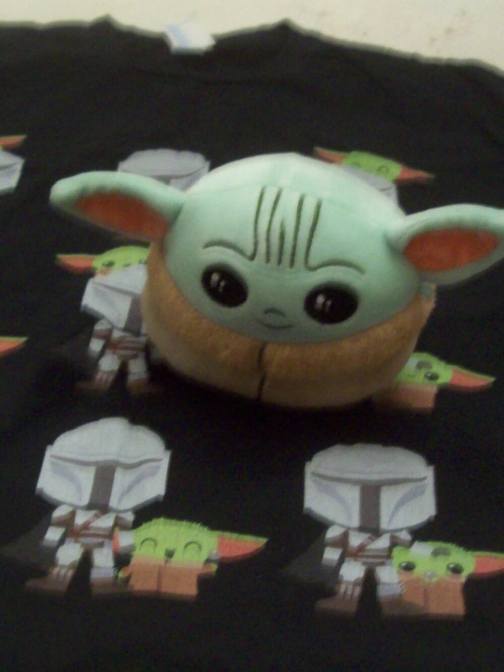 Star Wars Grogu and the Mandalorian Bundle: 5" Squismallow and 2XL/2TG T-Shirt